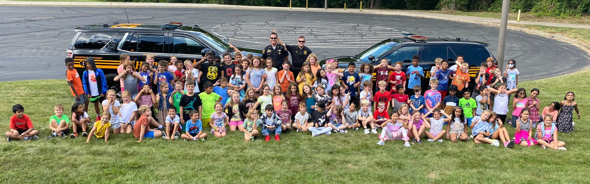 KME 3rd graders with SROs and police dogs